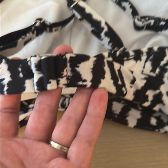 Xersion Black and White Patterned Women's Swim Top sz L - Picture 4 of 4